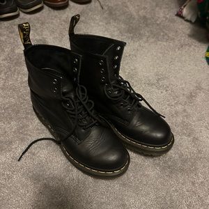 Classic Dr. Martens. Black. Size 9
